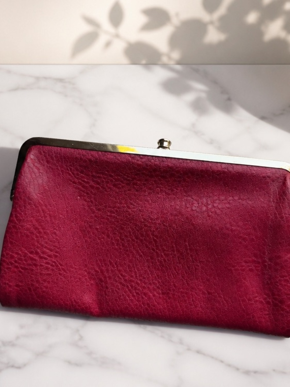 True Vintage 1960s Red Pebbled Leather Kiss-Lock Clutch Wallet
